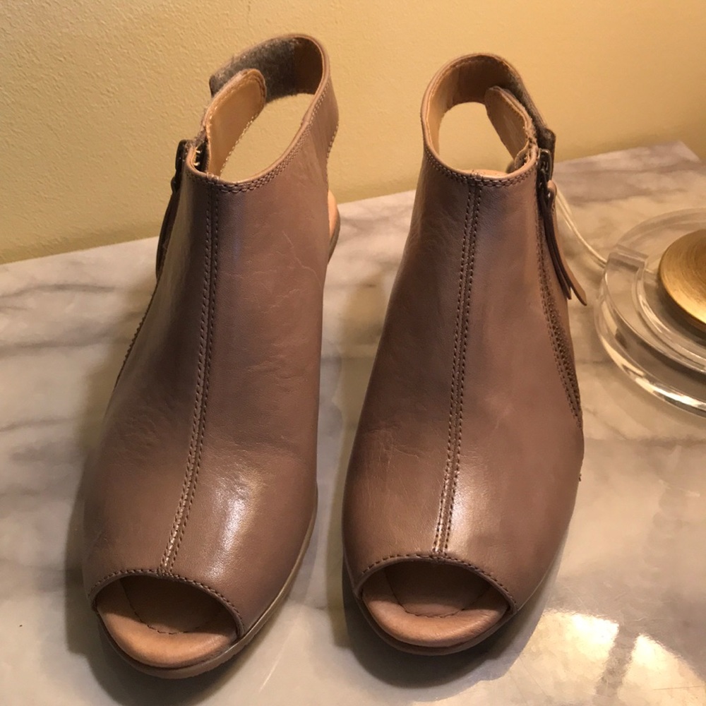 Tan Leather Open Toe Bootie. Very Comfortable!